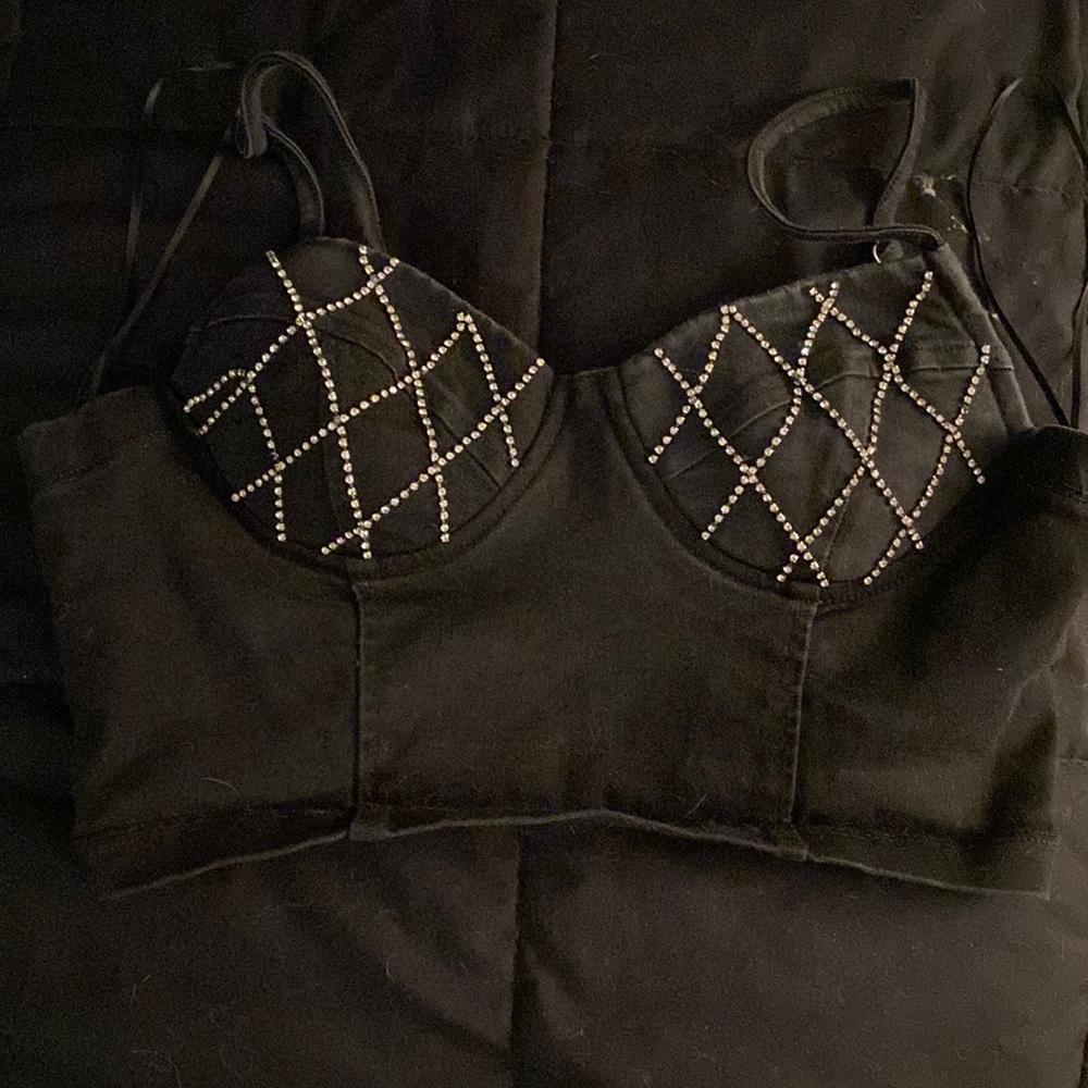 Haute Monde bedazzled black L Crop Top